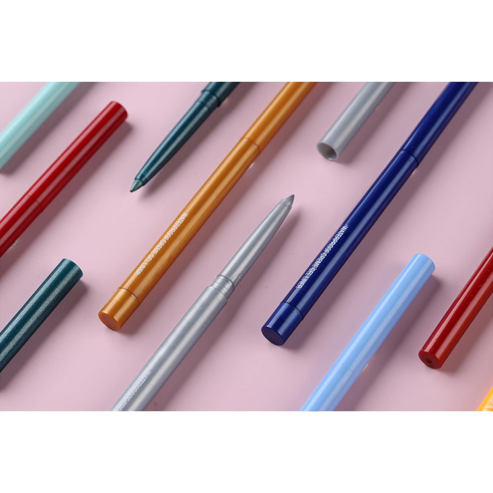 DekRion delineador resistente al agua mantiene el color durante el día.