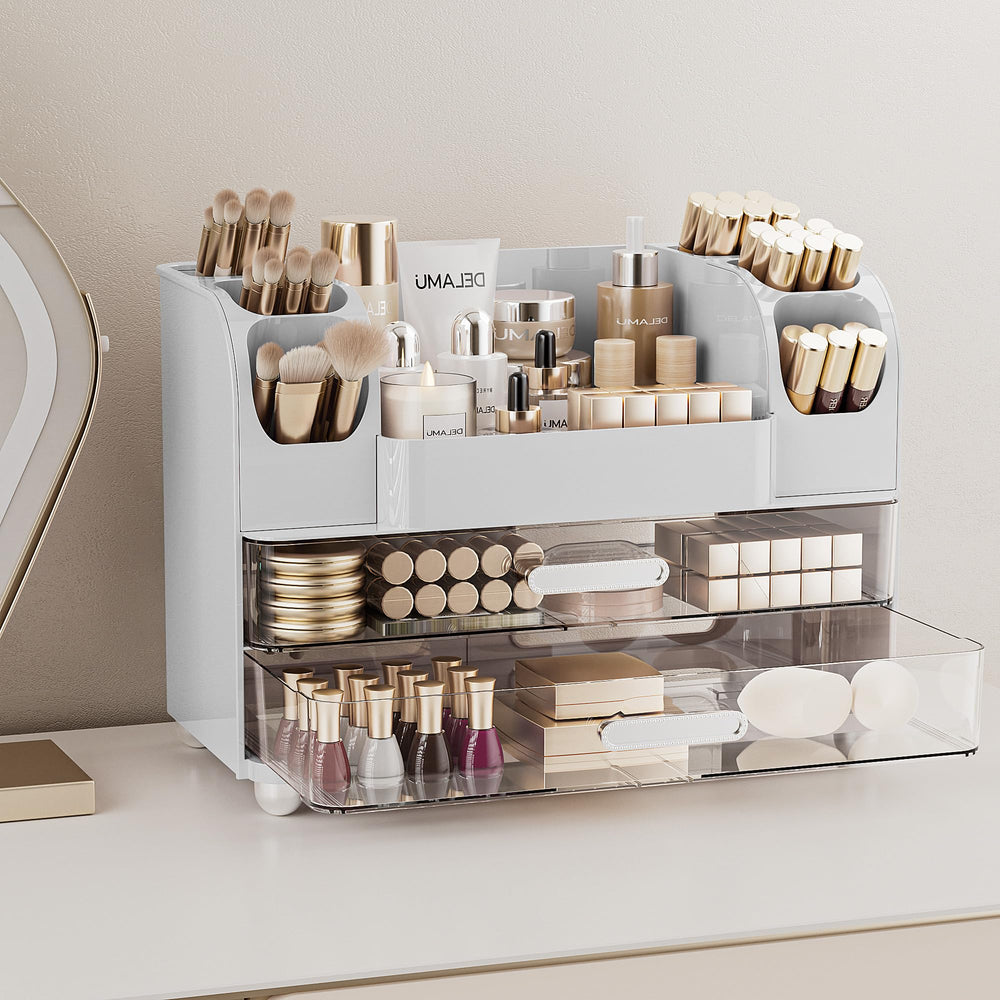Delamu organizador de maquillaje muestra gran capacidad para diversos productos.