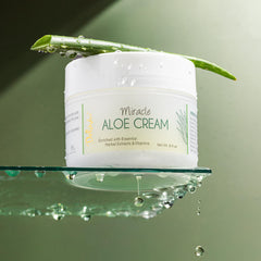Deluvia Miracle Aloe Cream textura crema, fácil de aplicar.