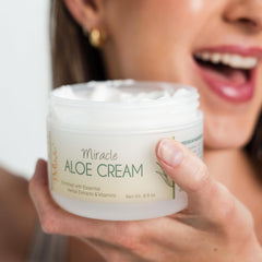 Delúvia Miracle Aloe Cream, textura suave al extender, hidratación suave para piel irritada.