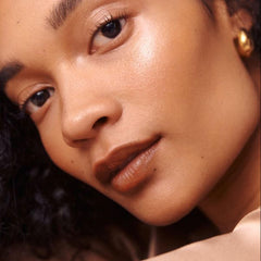 Depuplum lipstick with hyaluronic acid and shea butter for moisture.