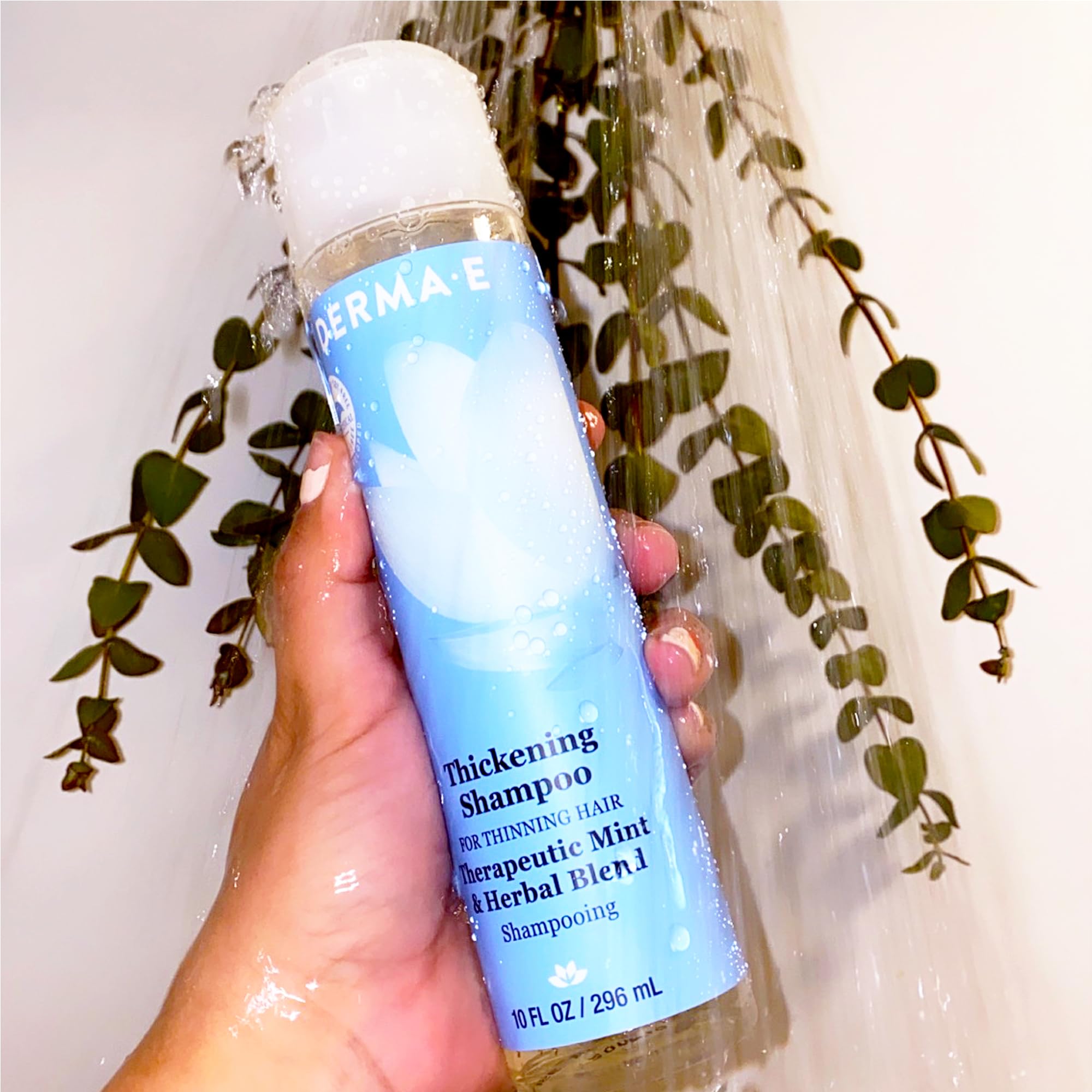 DERMA E Champú Engrosador: cabello más lleno y con brillo tras el lavado.