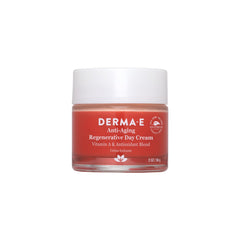 Derma E crema diaria con Astaxantina en frasco, hidratación avanzada para piel madura.