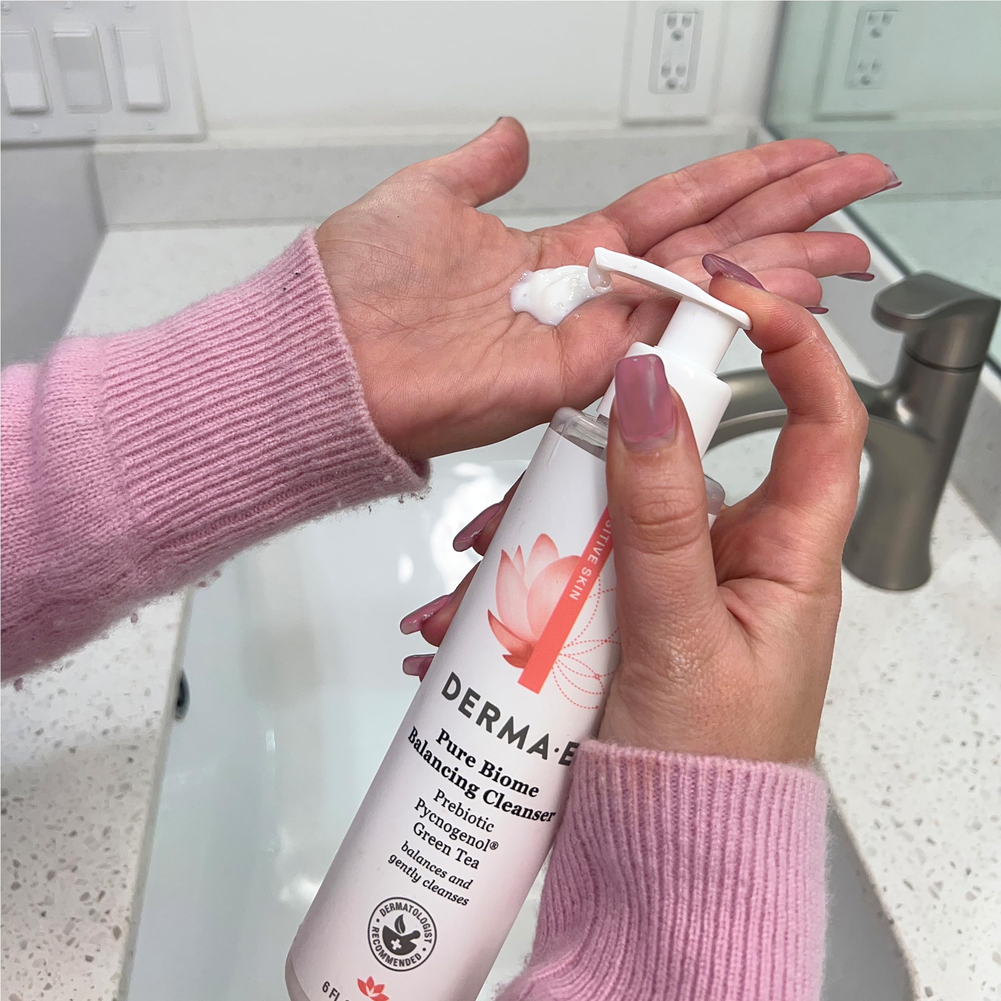 Derma E sin fragancia, apto para piel sensible.