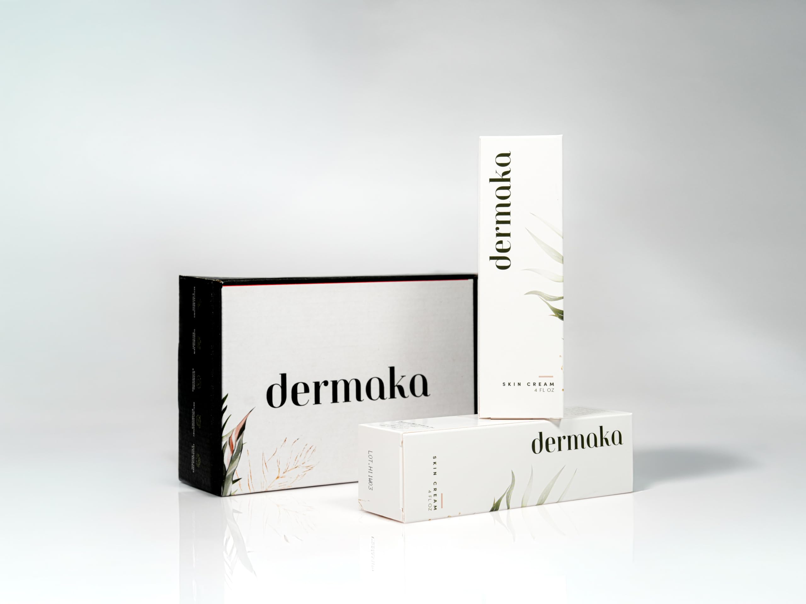 Dermaka Crema de Árnica frente del envase, ayuda a hidratar la piel.