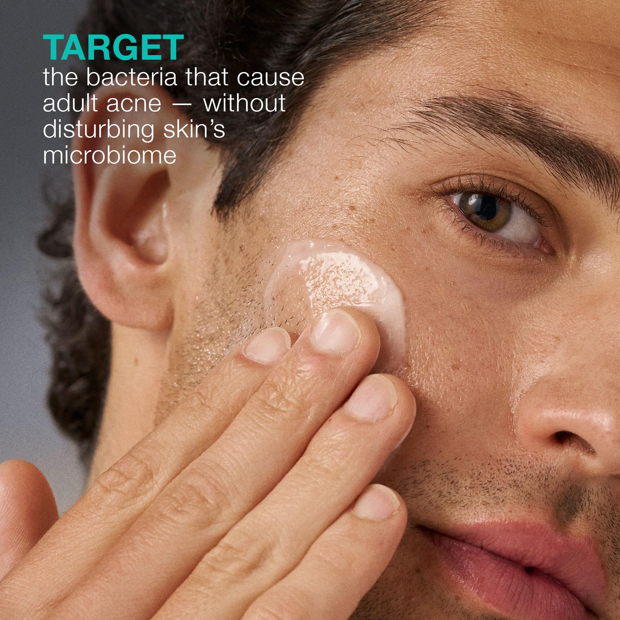 Textura gel ligera que ilumina la rutina diaria de cuidado facial.
