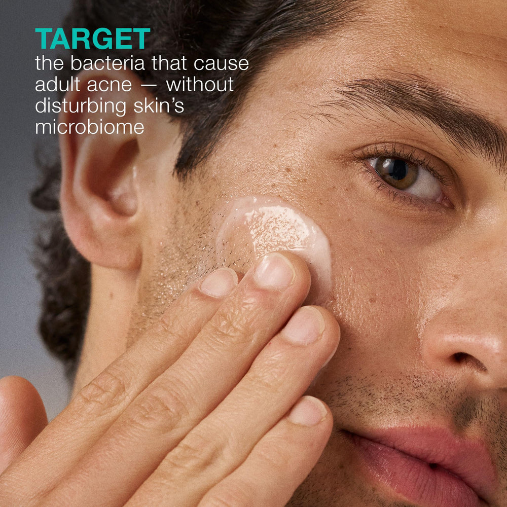 Textura gel ligera que ilumina la rutina diaria de cuidado facial.