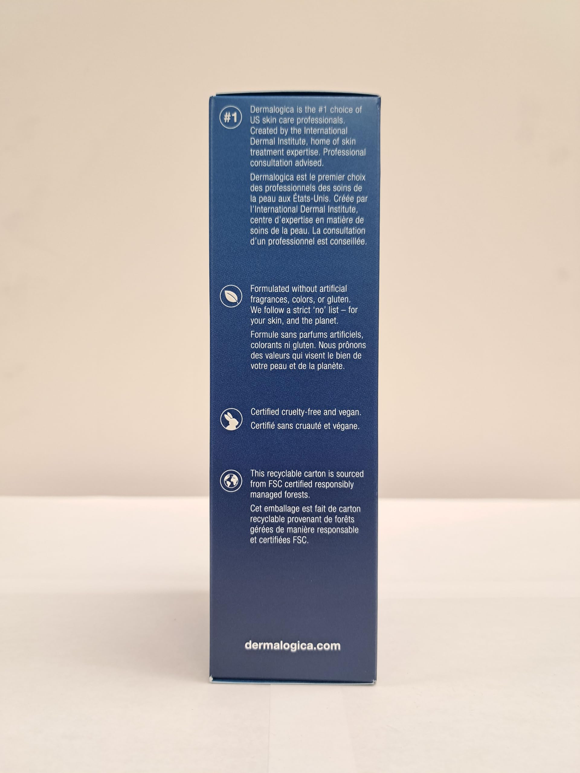 Dermalogica aplicacion rostro, crema se absorbe suavemente durante la rutina.