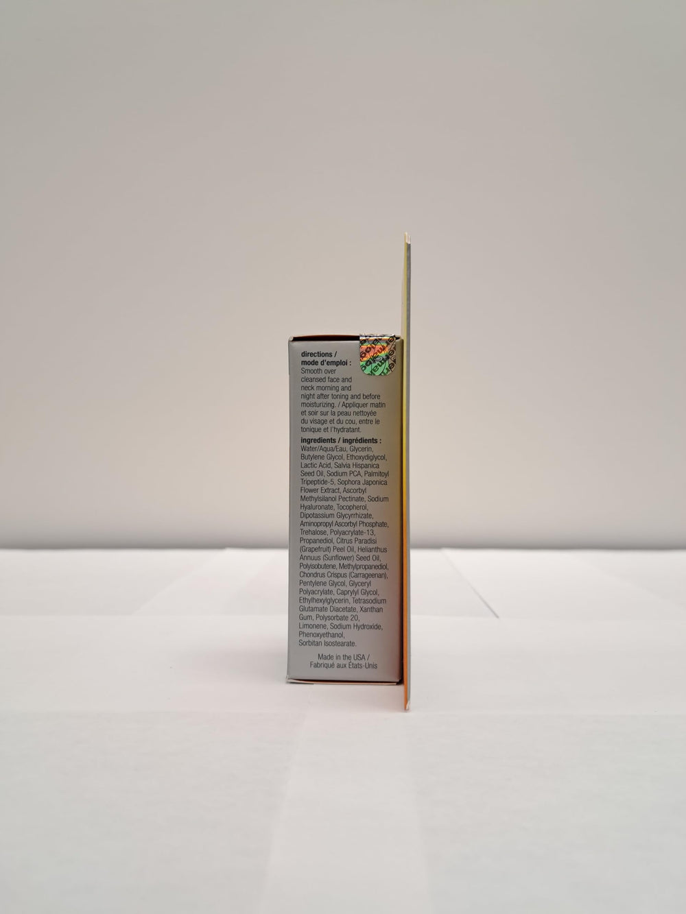 Dermalogica Biolumin-C Serum, envase práctico para mostrador de baño.