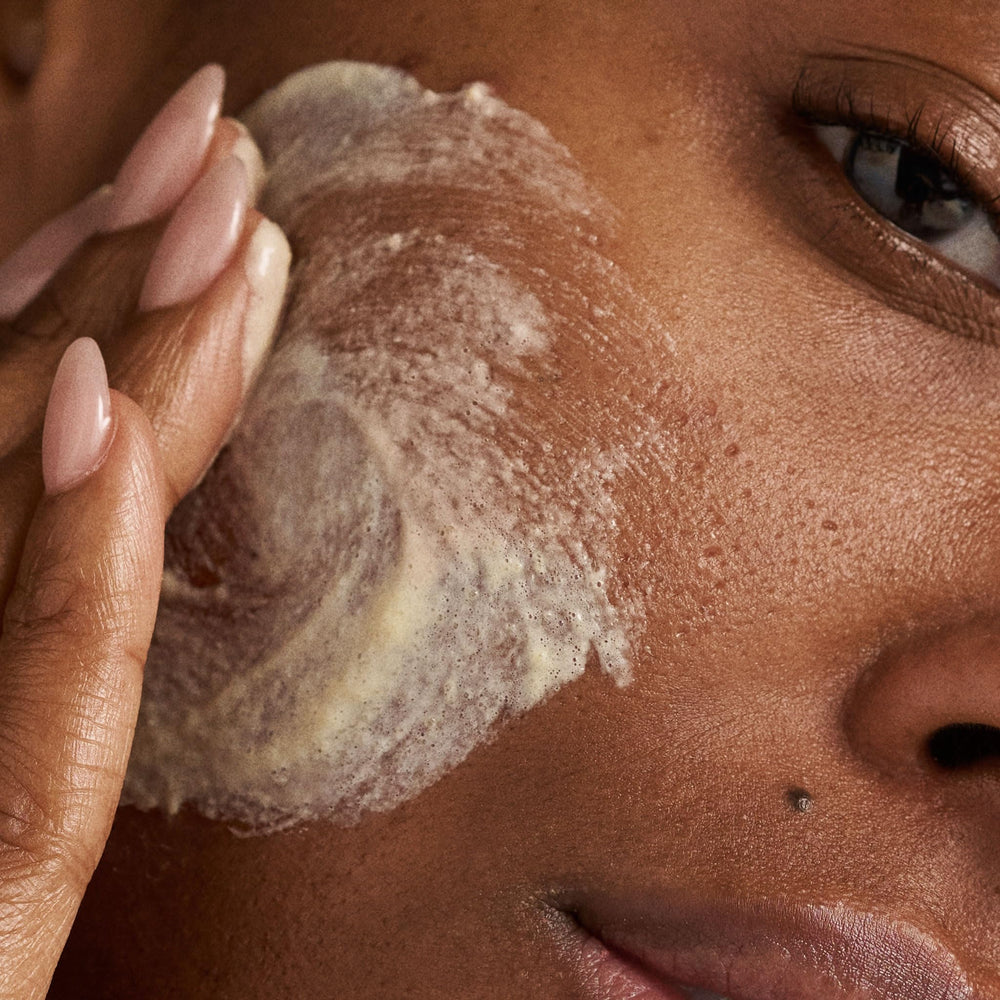 Dermalogica Daily Milkfoliant: extracto de papaina exfolia suavemente para una piel más luminosa