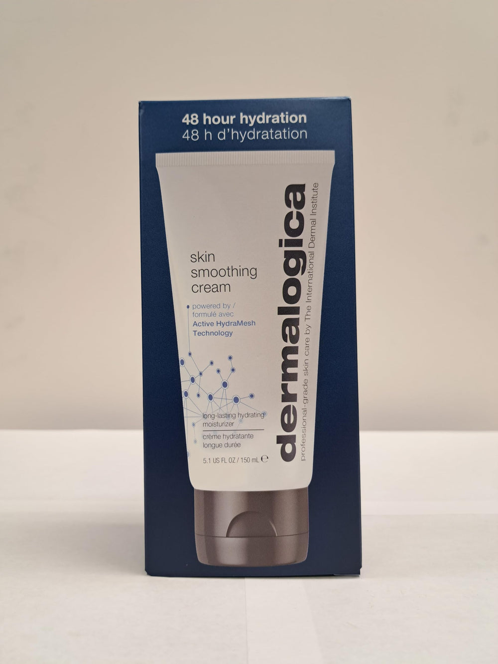 Dermalogica empaque elegante para cuidado diario de la piel.