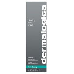 Dermalogica espuma limpiadora en manos ofrece limpieza eficiente sin resequedad.