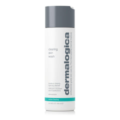 Dermalogica Clearing Skin Wash en botella, promueve claridad de piel y limpieza suave diaria.