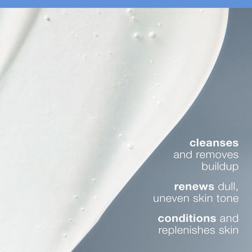 Application sur le visage avec Dermalogica Nettoyant Quotidien pour revitaliser la peau