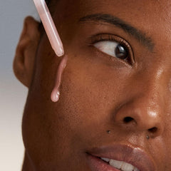 Dermalogica peeling líquido, textura fluida en primer plano para exfoliación controlada.