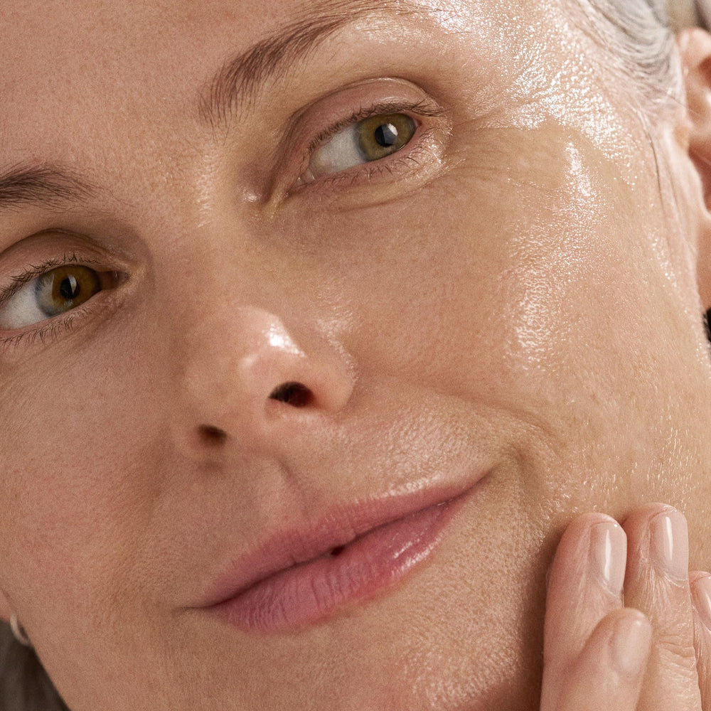 Dermalogica Phyto-Nature Firming Serum aplicación suave adecuada para rutinas diarias.