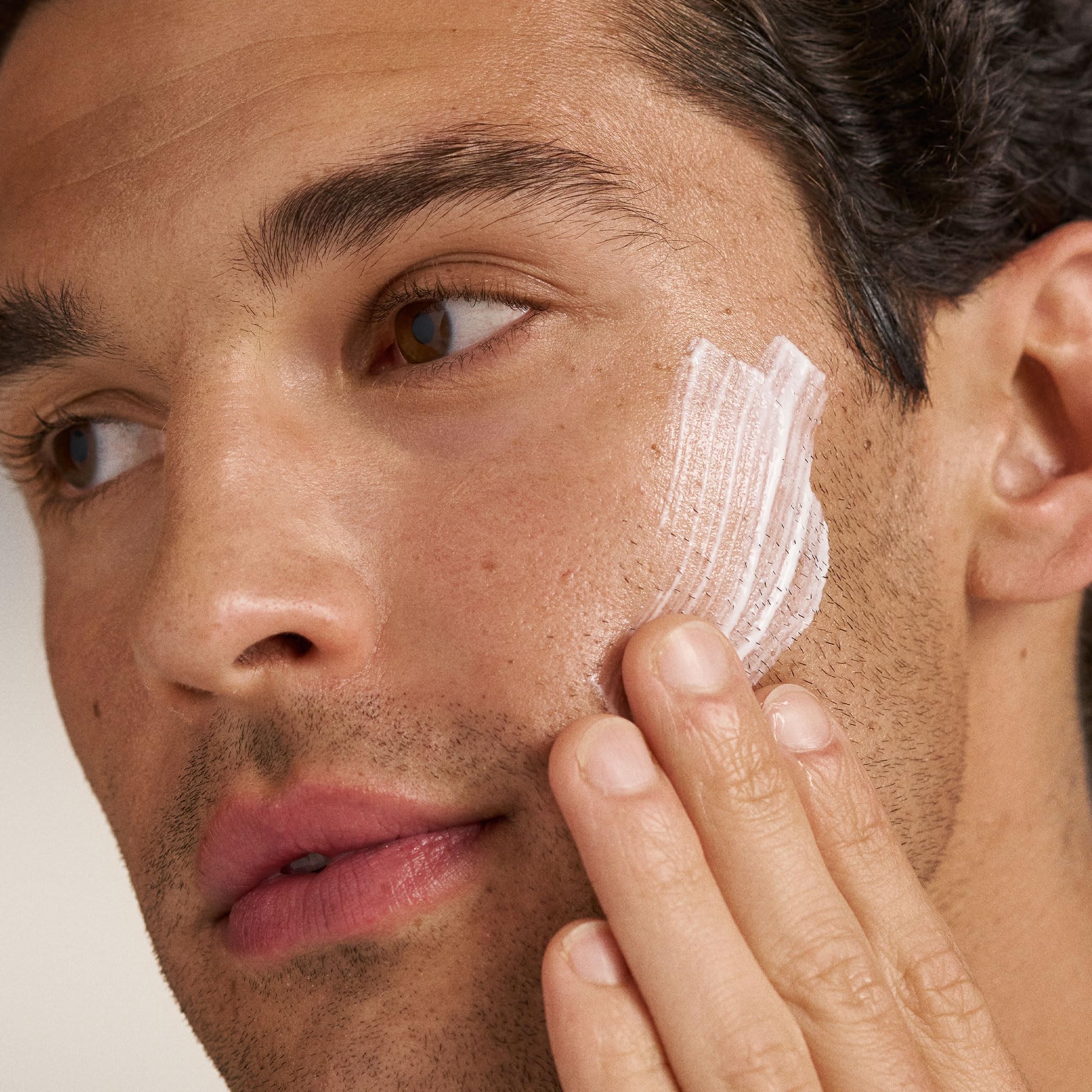 Aplicación rostro y cuello para tono uniforme con PowerBright.