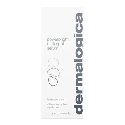 PowerBright serum en la palma muestra textura suave para uso diario