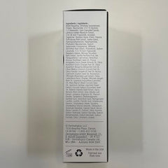 Frasco de PowerBright con textura cremosa que se absorbe rápido