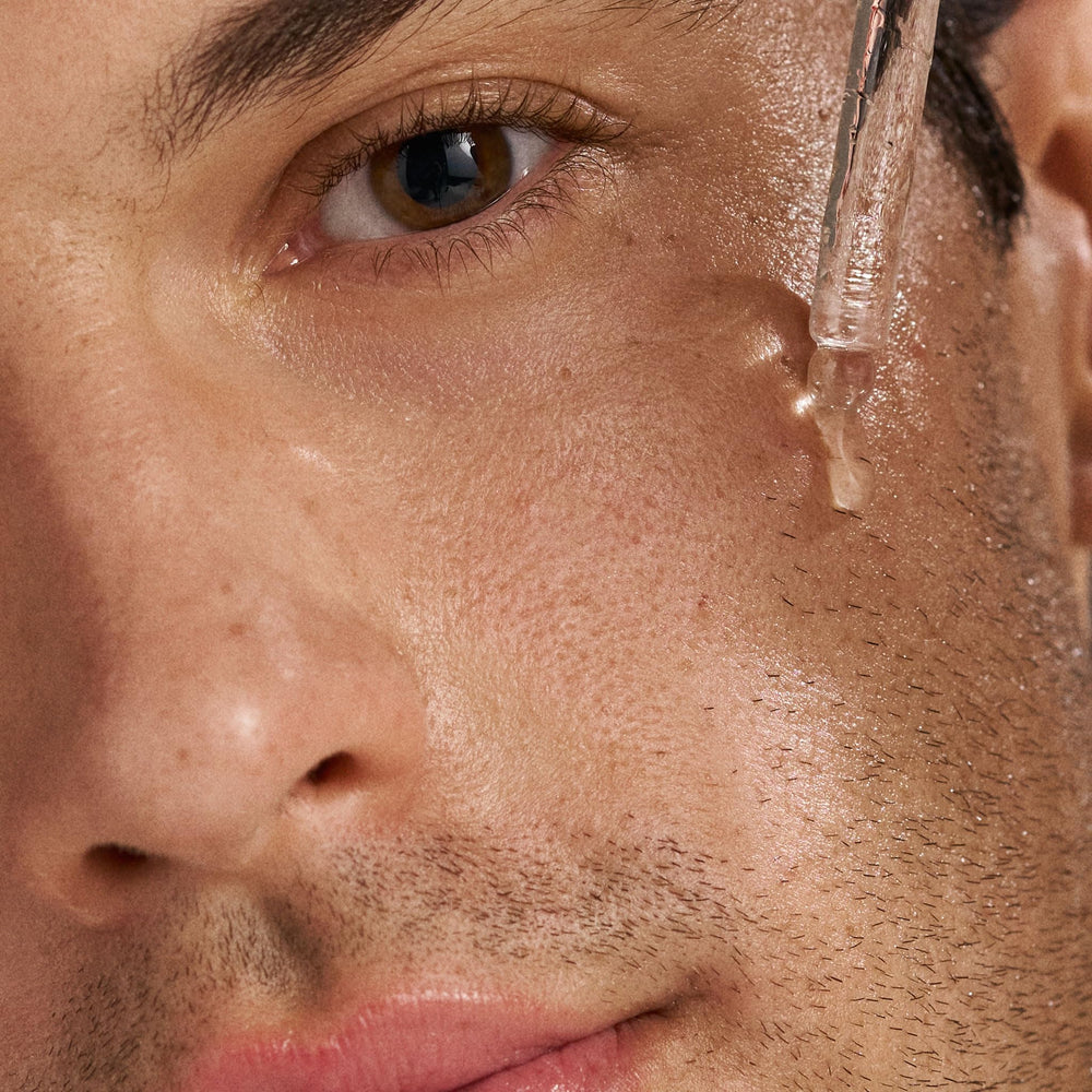 Extractos de Shiitake blanco para tono uniforme.