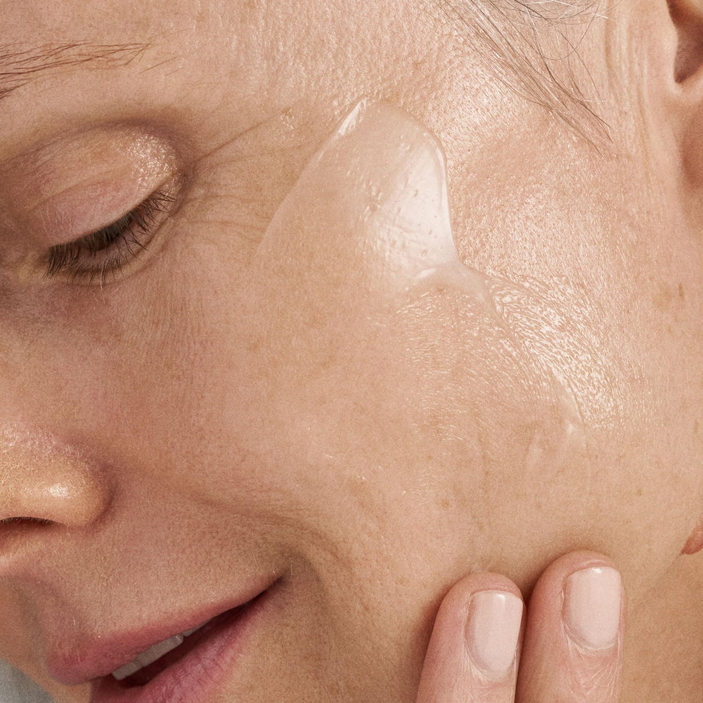 Dermalogica Sound Sleep Cocoon – application-nocturne simple pour un réveil resplendissant.