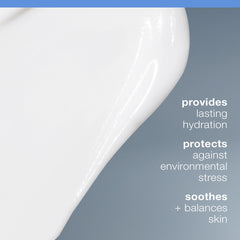 Dermalogica textura crema suave en la palma, sensación sedosa para la piel.