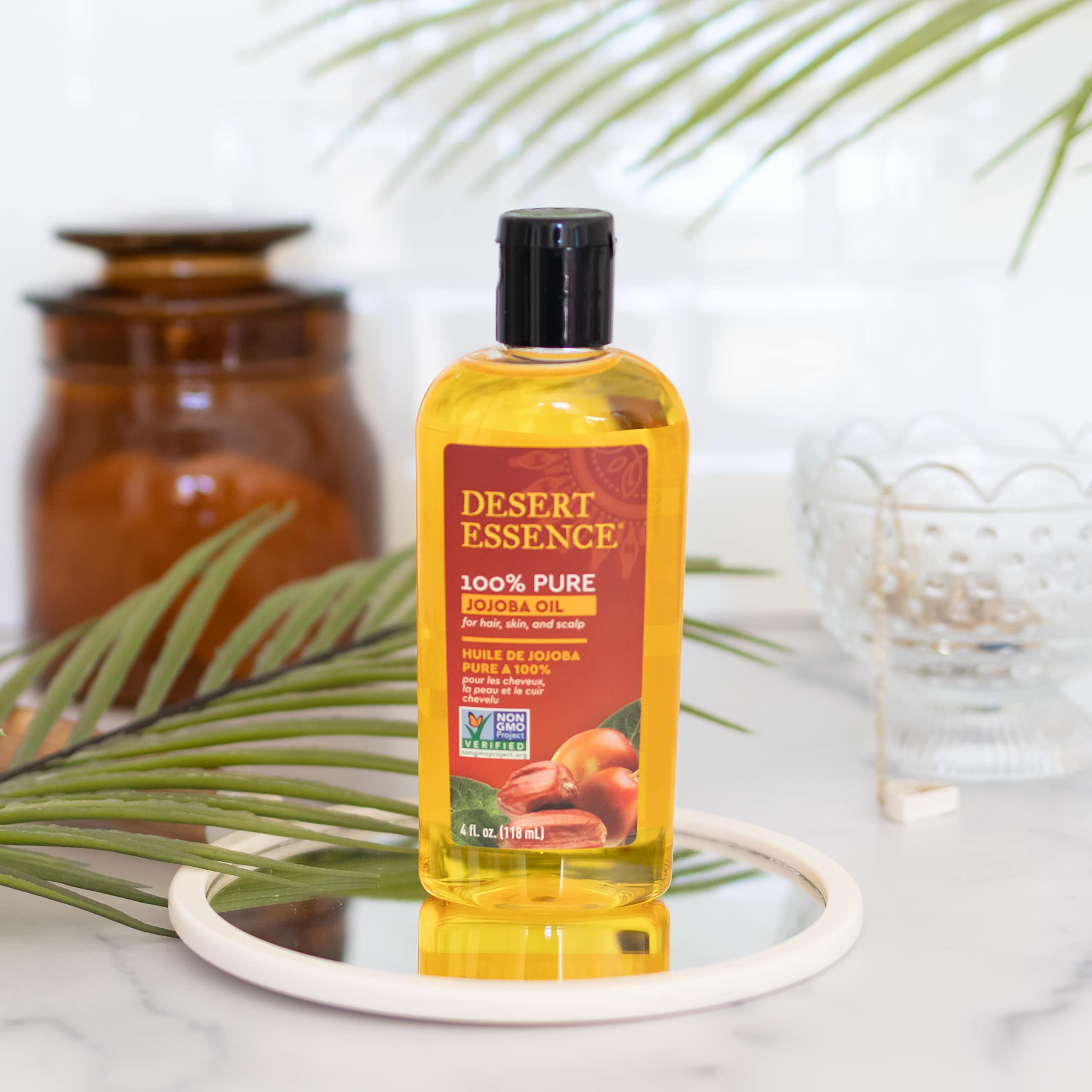 Desert Essence Aceite de Jojoba aporta brillo natural sin pesadez.