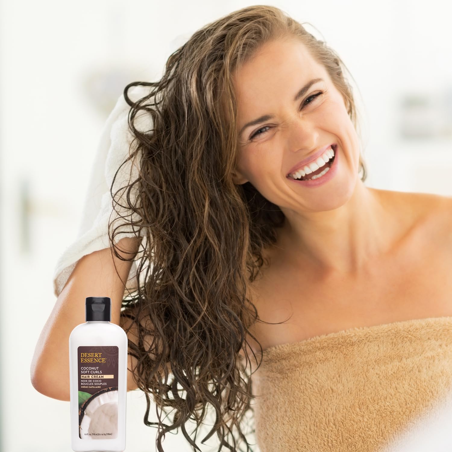 Envase sostenible de Desert Essence Coconut Soft Curls, opción ética para el cuidado capilar.