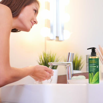 Producto vegano y libre de crueldad Desert Essence limpiador facial Tea Tree