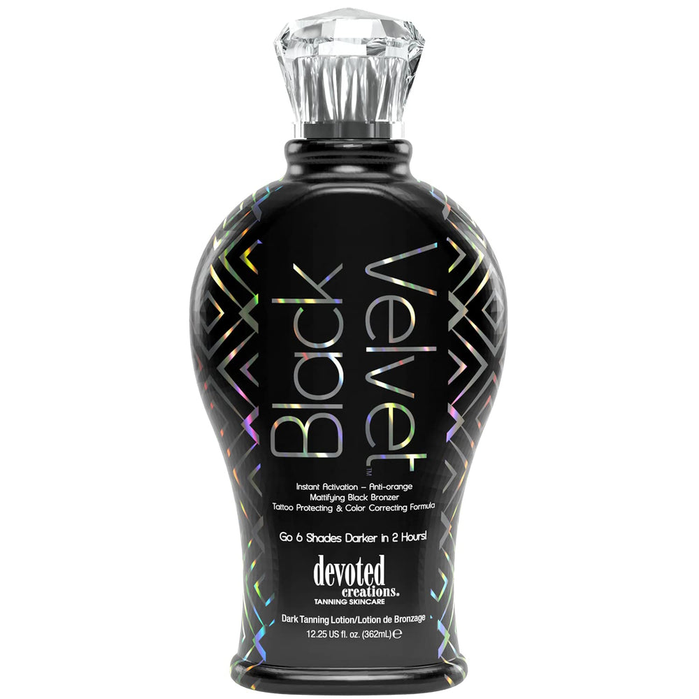 Devoted Creations Black Velvet, botella de loción bronceadora, aplicación suave para un bronceado uniforme.