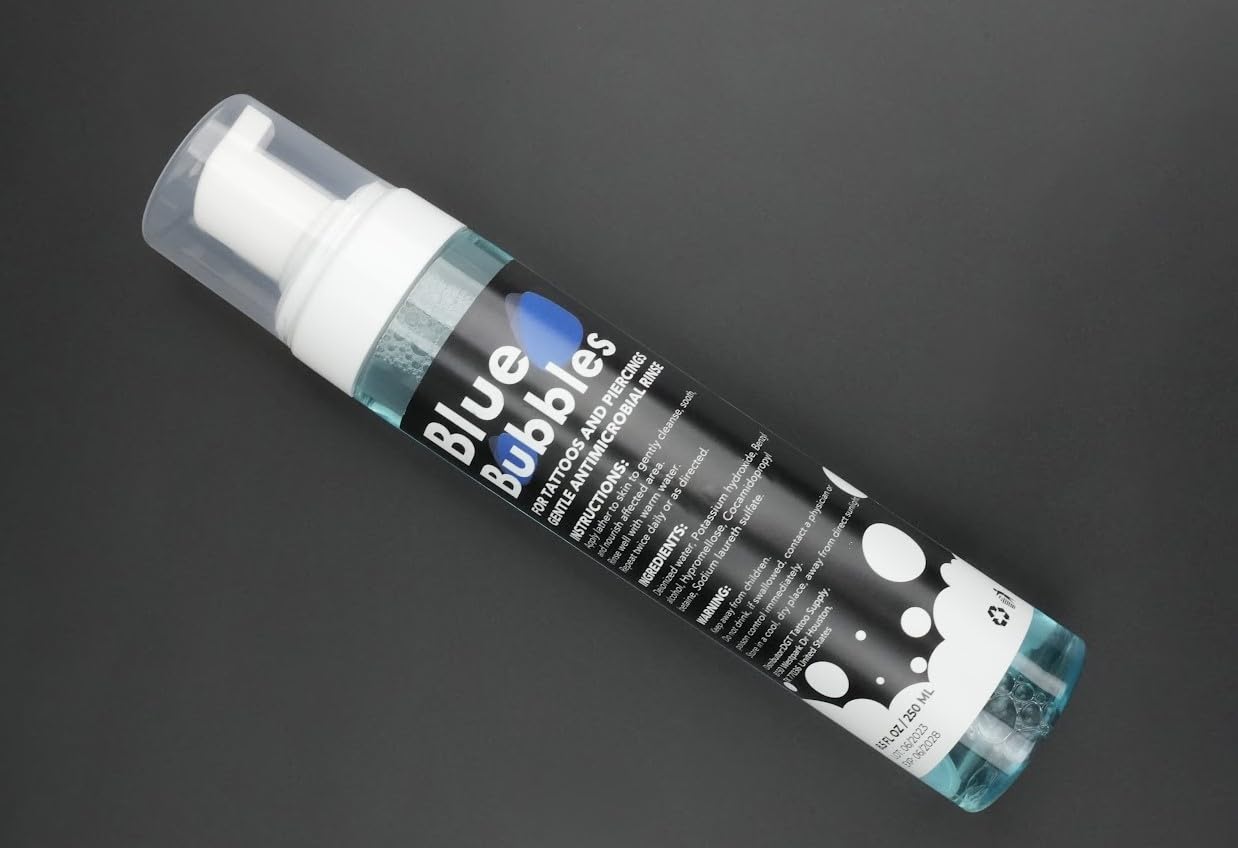 DGT Tattoo Blue Bubbles, aplicacion-suave para purificar la piel antes de tatuajes o piercings.