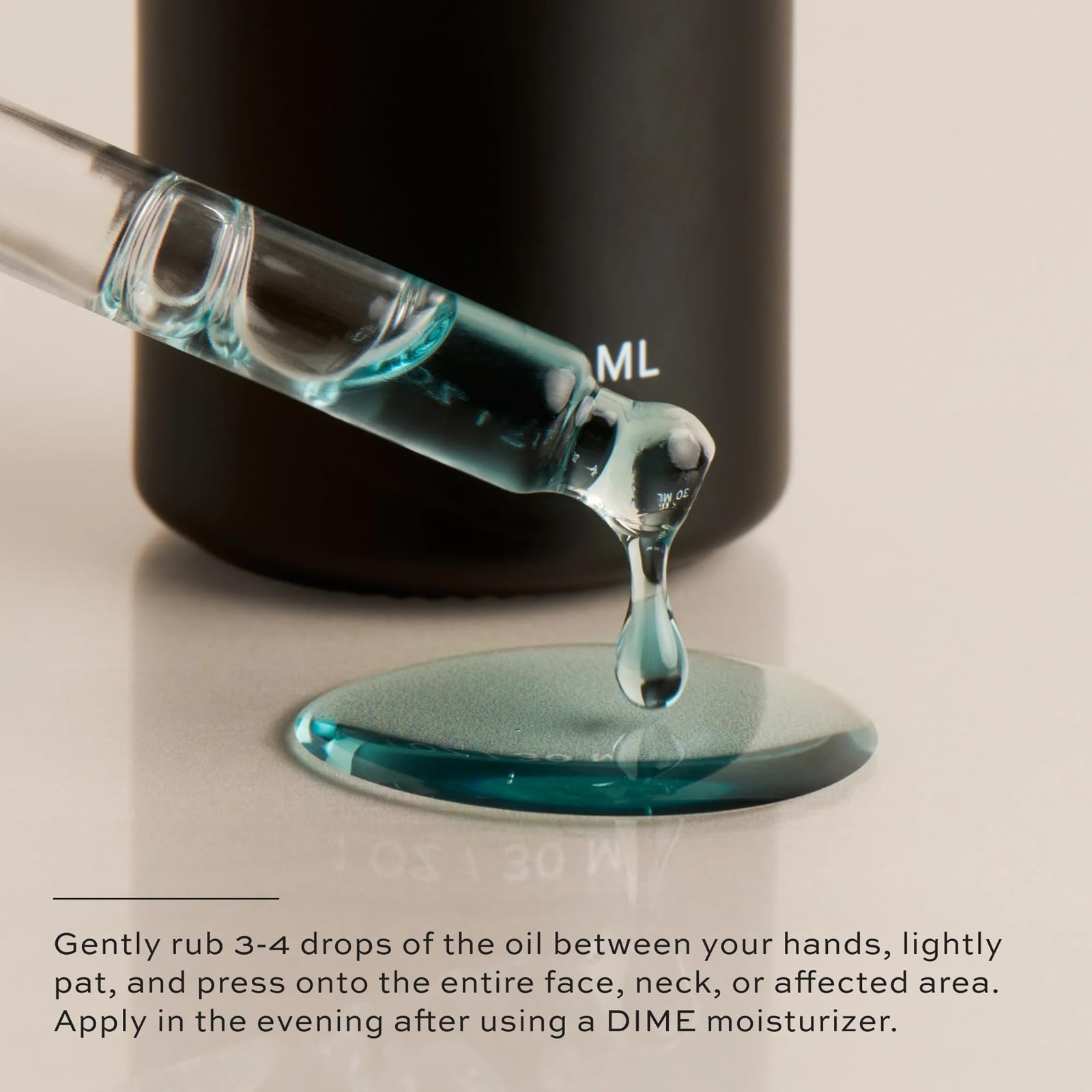 DIME Aceite facial azul: textura sedosa para aplicación diaria.