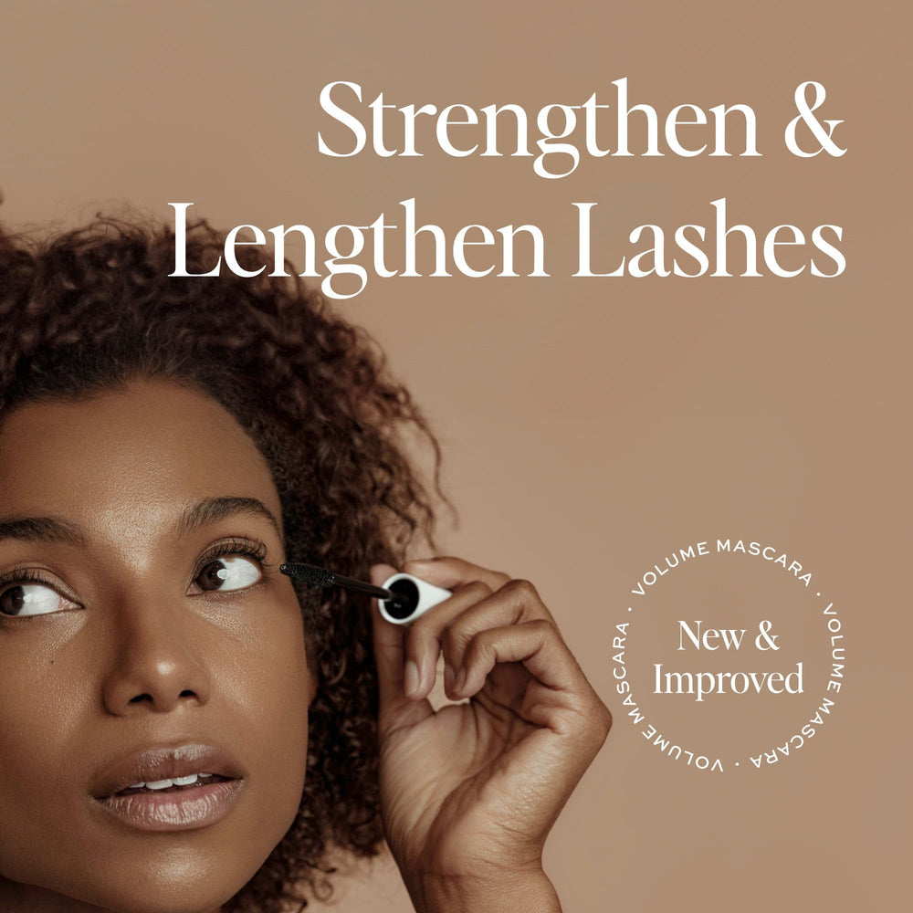 Cacao extract and vitamin B5 boost moisture and shine