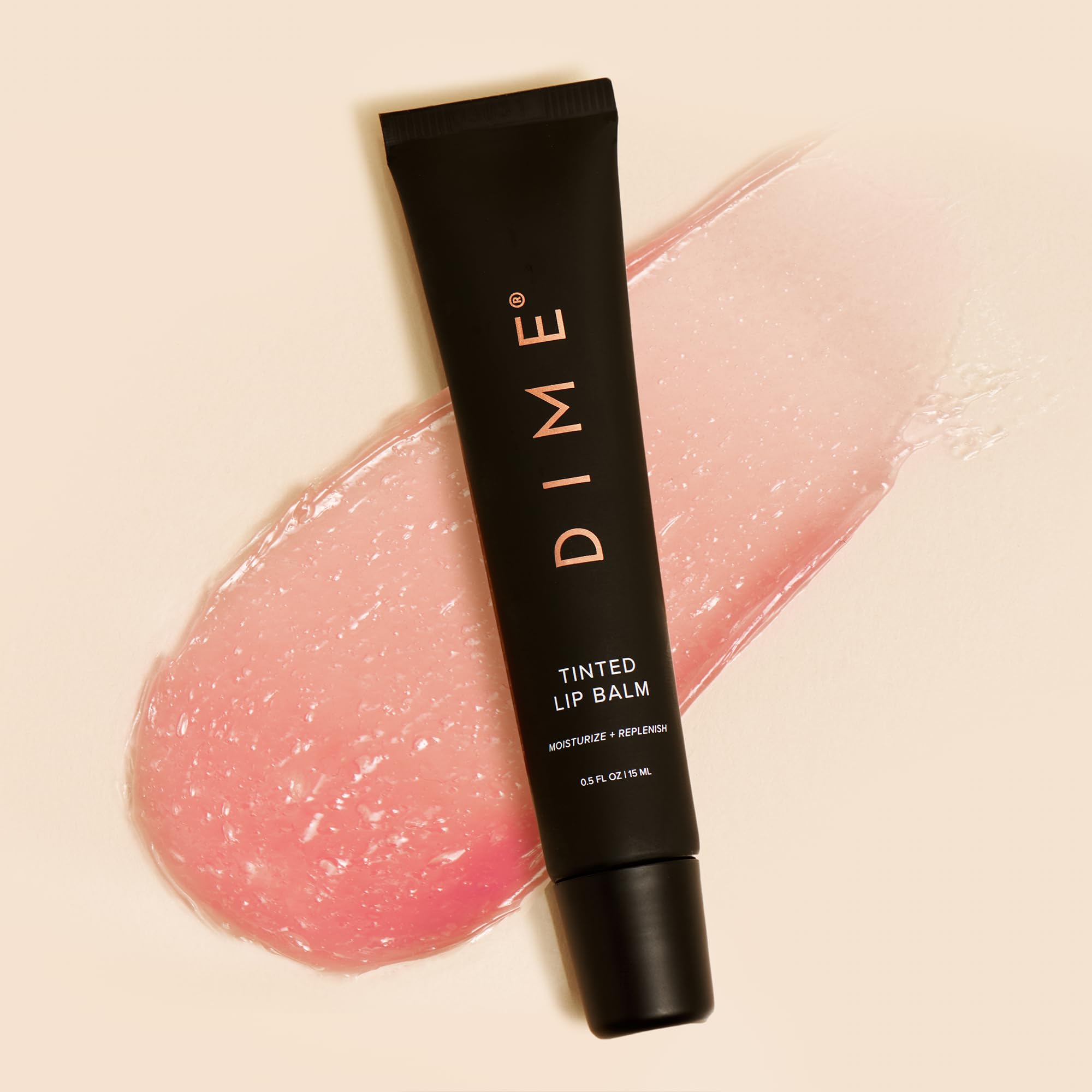 Envase sostenible de DIME Beauty para reto diario de labios.