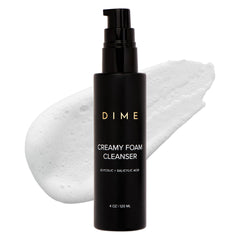 DIME Beauty limpia poros con espuma cremosa en rostro, sensación fresca.
