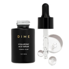 Sérum hyaluronique DIME dans sa bouteille – hydratation pratique et durable.