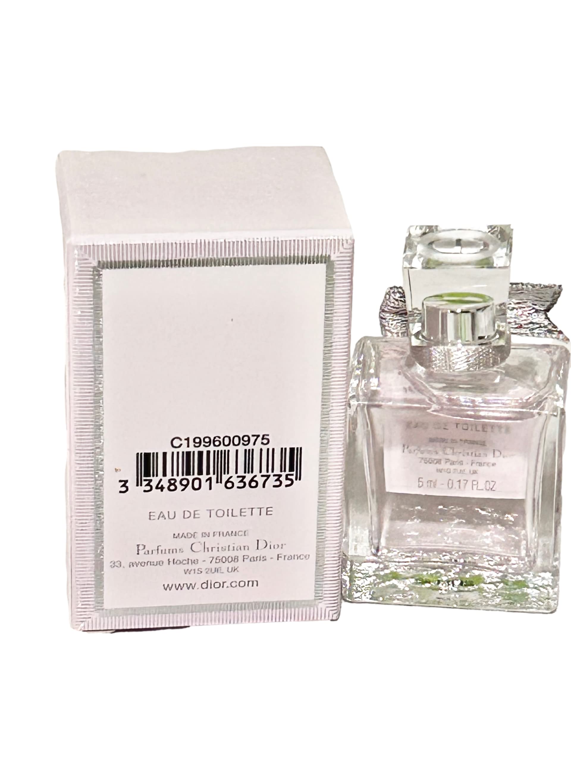 Miss Dior Blooming Bouquet display setup highlighting elegant fragrance bottle.