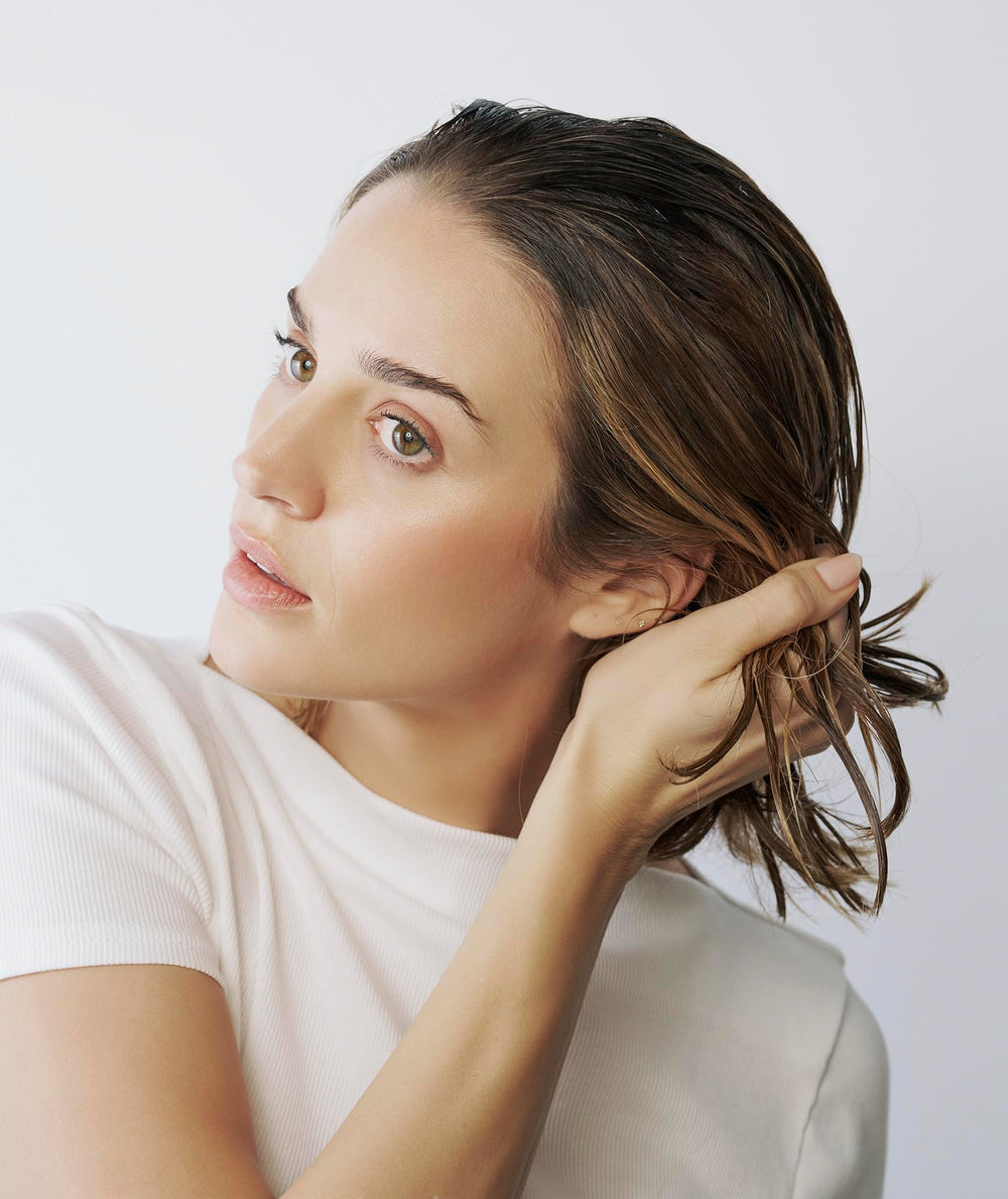 Divi Air Dry brinda brillo natural y acabado sedoso en el cabello.