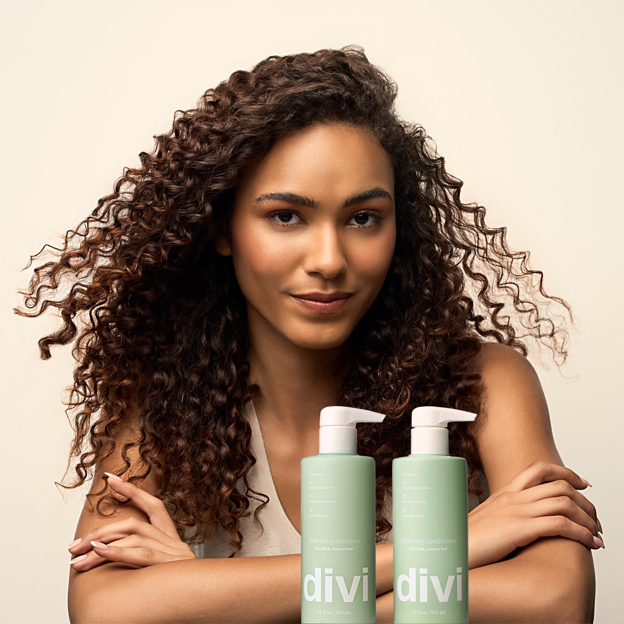 Divi conjunto cuidado completo cabello, nutrición y brillo visibles.