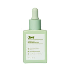 Divi Serum: vertido de la botella sobre el cuero cabelludo para una aplicación fácil.
