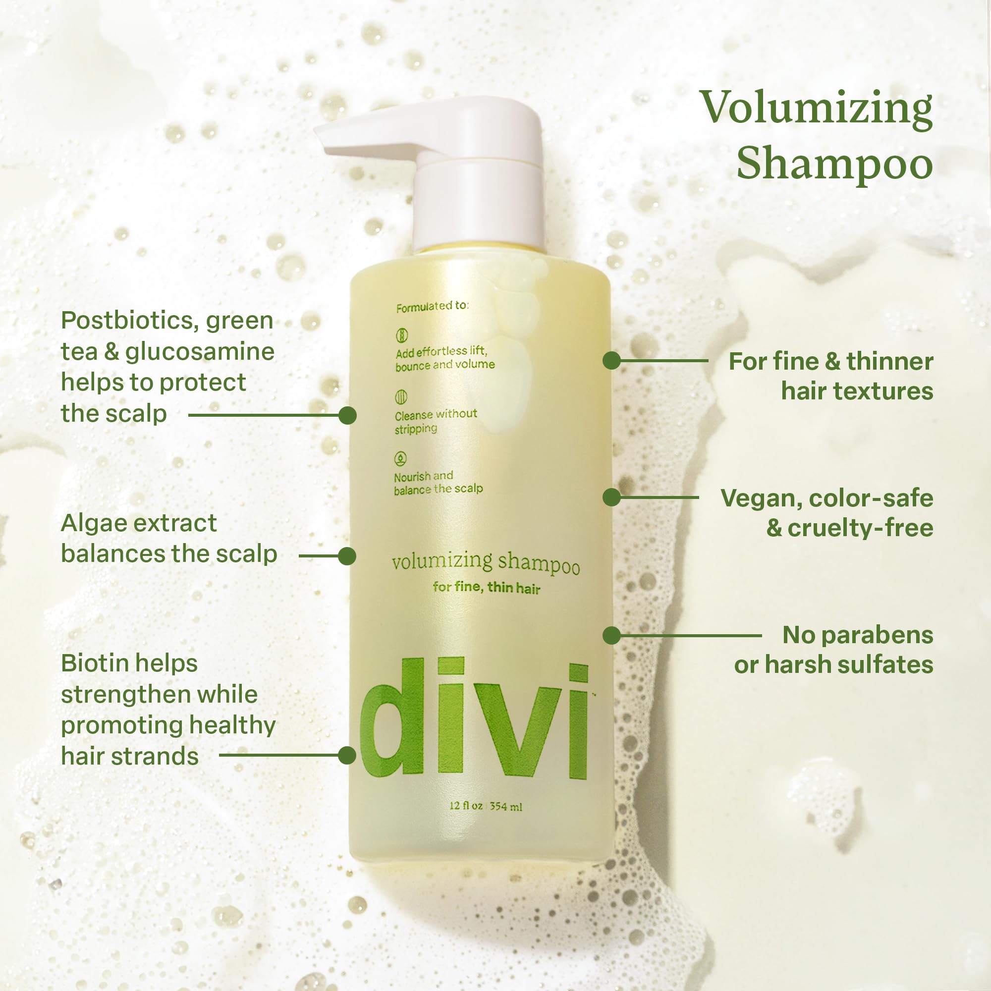 Divi Volumen Shampoo masajeando cuero cabelludo para sensación fresca y limpieza profunda.