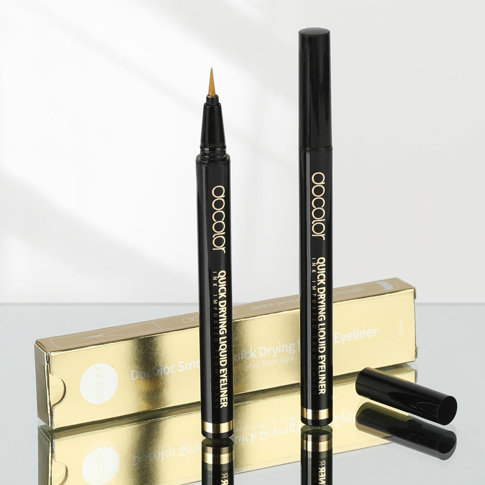 Docolor delineador líquido con acabado cremoso para deslizamiento suave.