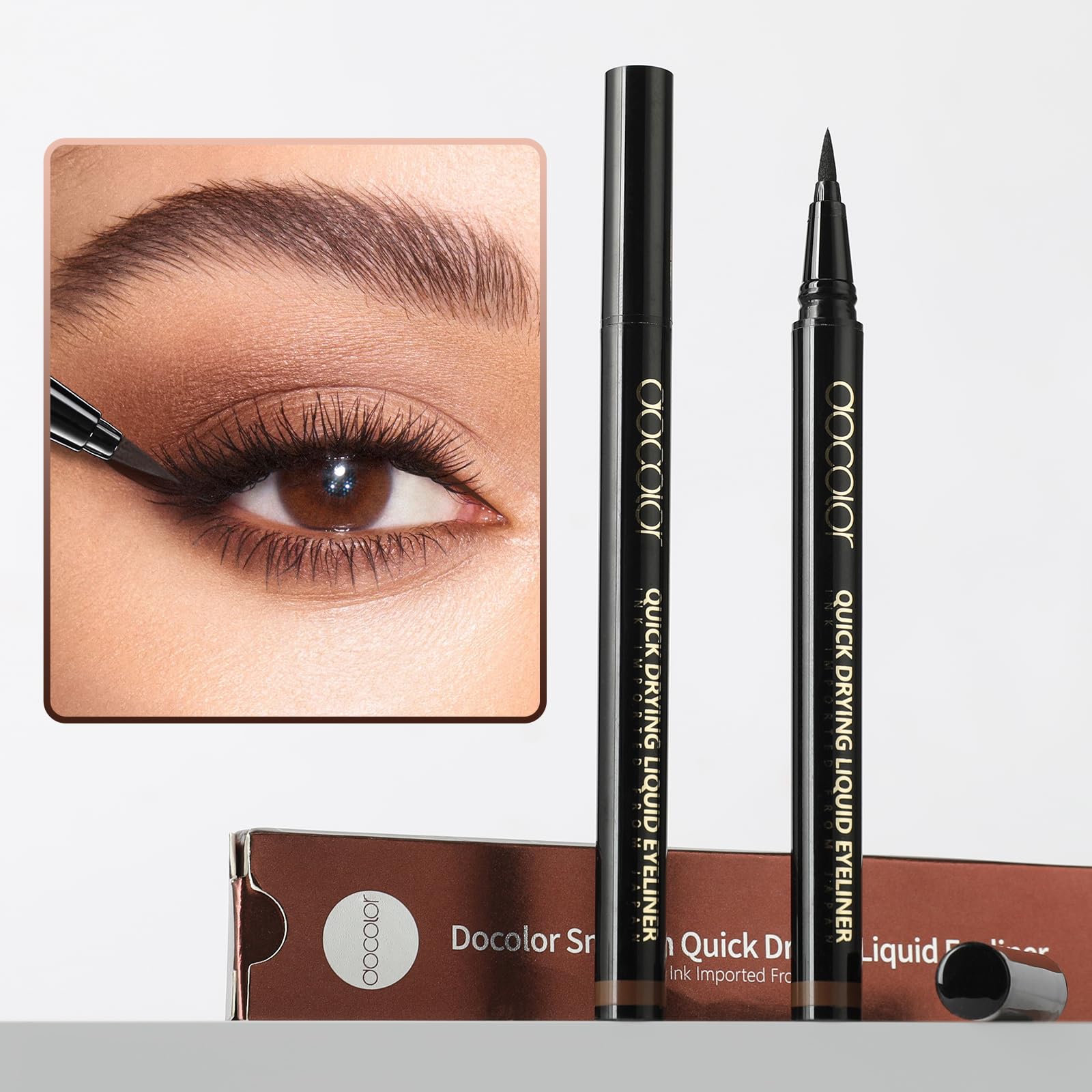 Docolor delineador líquido marrón con empaque práctico para viajar.