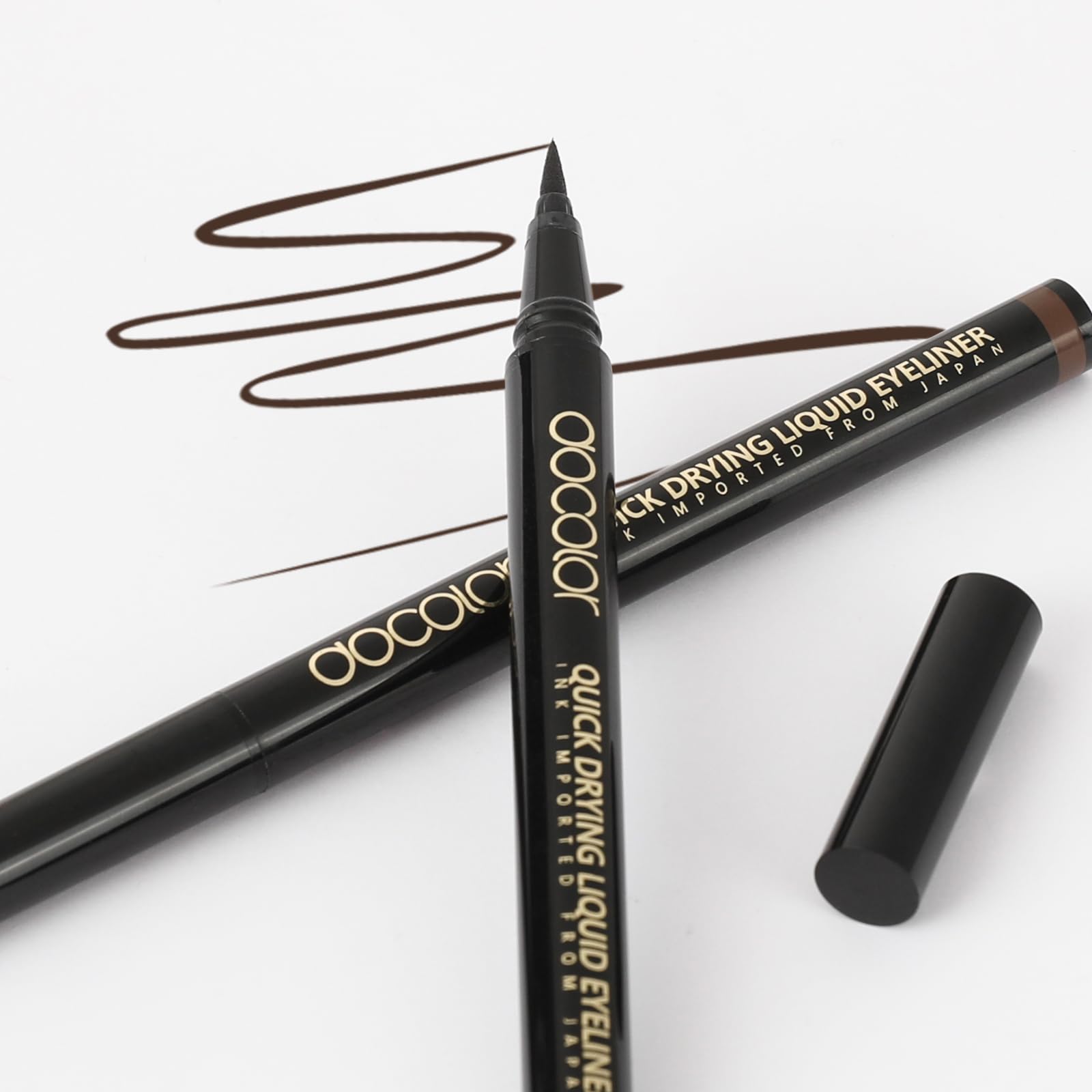 Docolor delineador líquido marrón para uso diario y look versátil.