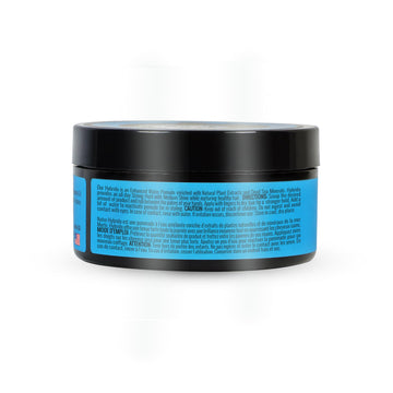 Aplicación suave de Don Juan Hybrido Pomade para peinados definidos.