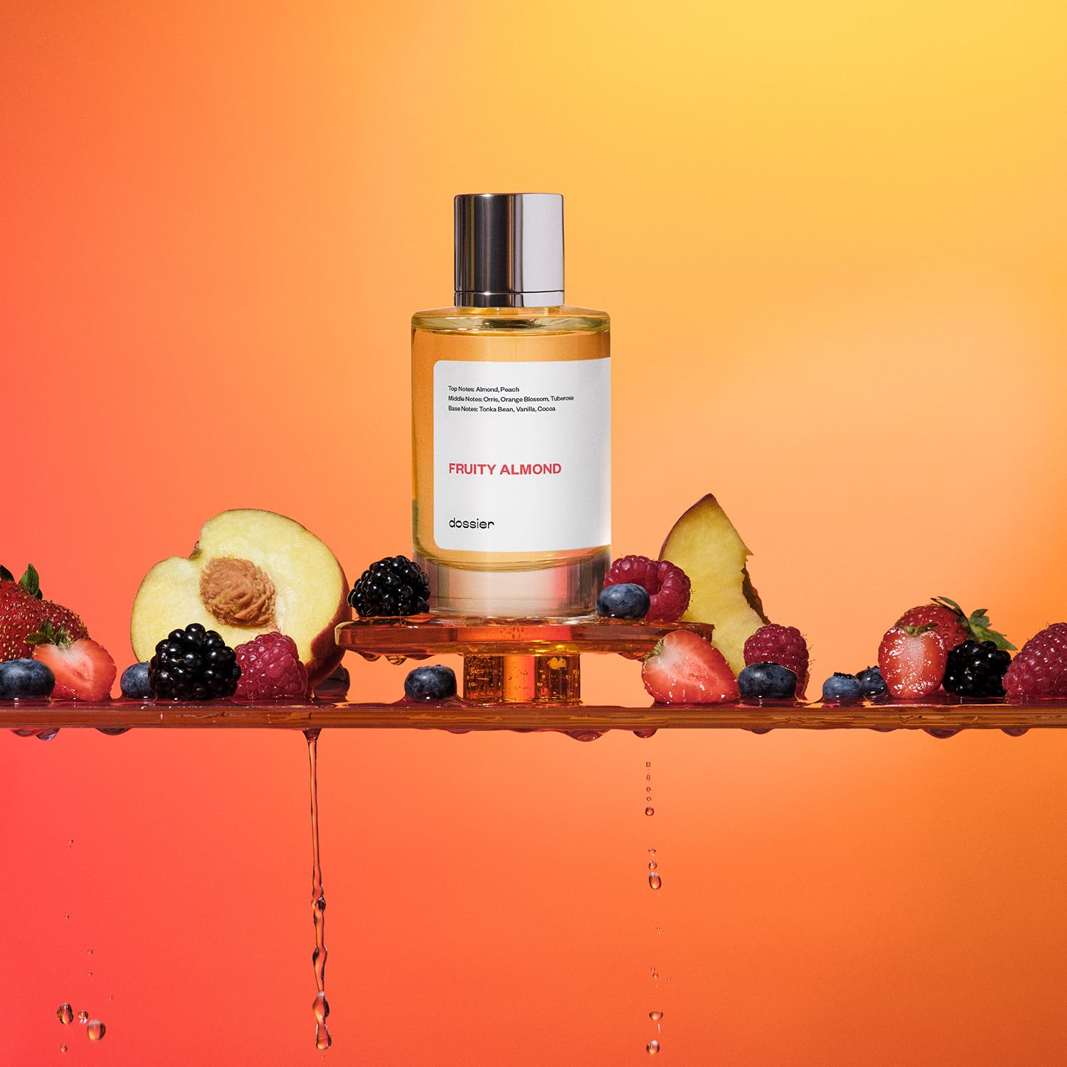 Dossier Fruity Almond, fragancia inspirada en Good Girl, vibra sensual y sofisticada.