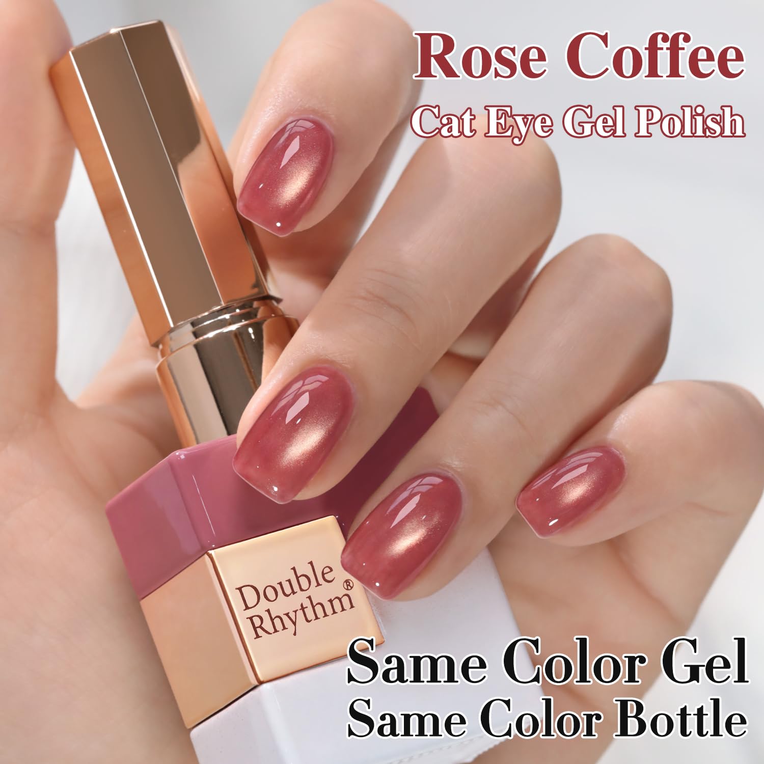 Double Rhythm: brillo hologografico que realza la manicura rosa café.