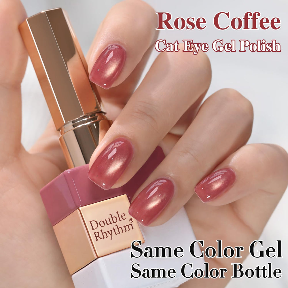 Double Rhythm: brillo hologografico que realza la manicura rosa café.