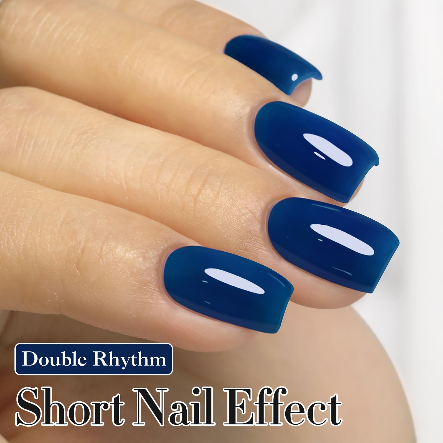 Aplicación limpia de Double Rhythm con esmalte azul marino para un acabado suave.
