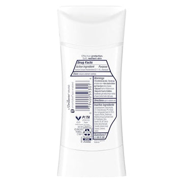 Application douce du Dove Advanced Care sur l’aisselle.